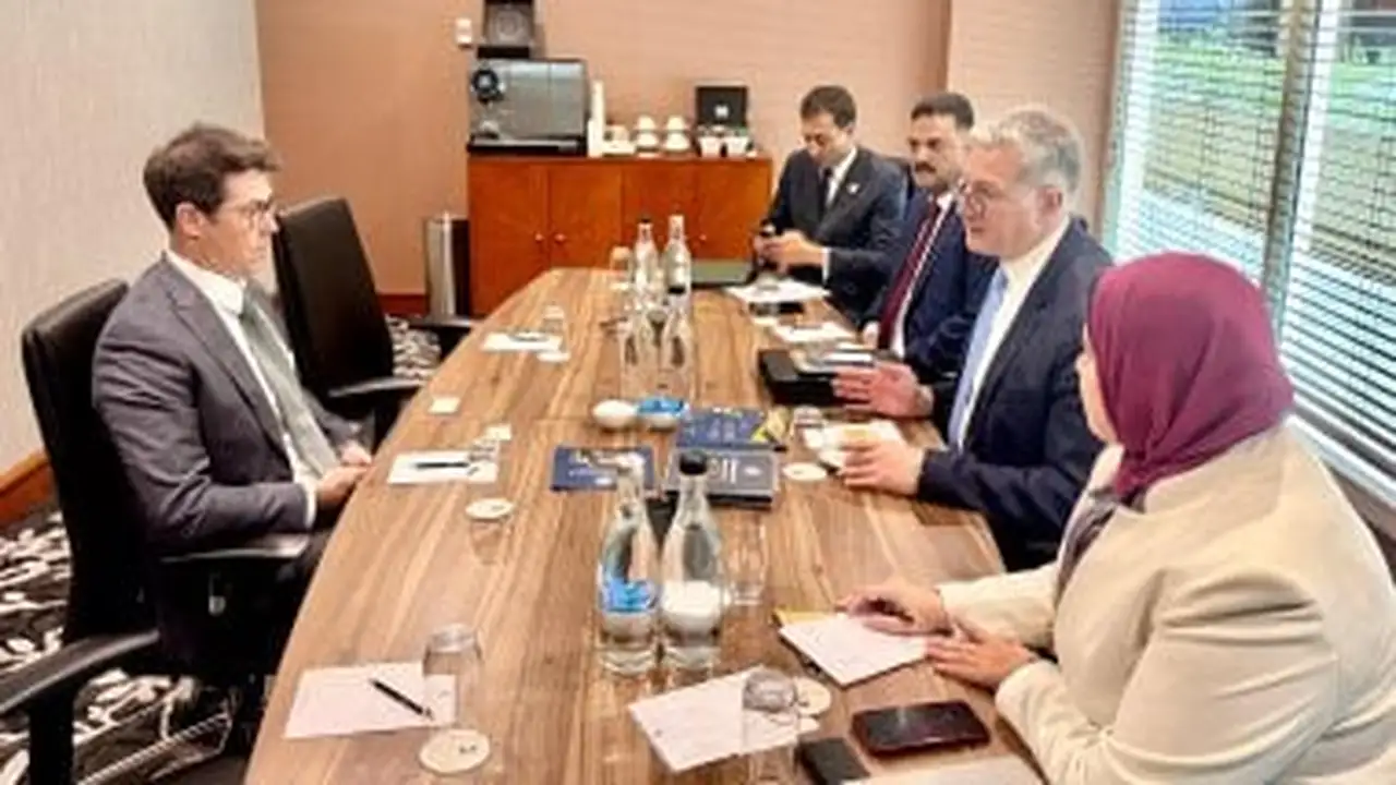 وزير البترول يعزز التعاون مع هانتر الأسترالية في تطوير المعادن الحيوية والنادرة